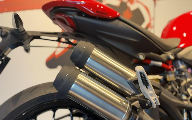2026 Ducati MONSTER PLUS