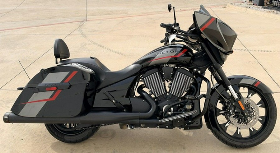 2017 Victory Motorcycles Magnum Gloss Black WGraphics