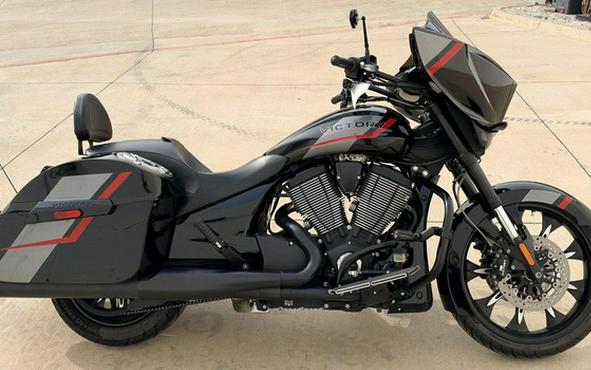 2017 Victory Motorcycles Magnum Gloss Black WGraphics