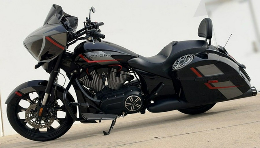 2017 Victory Motorcycles Magnum Gloss Black WGraphics