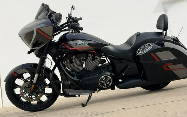 2017 Victory Motorcycles Magnum Gloss Black WGraphics