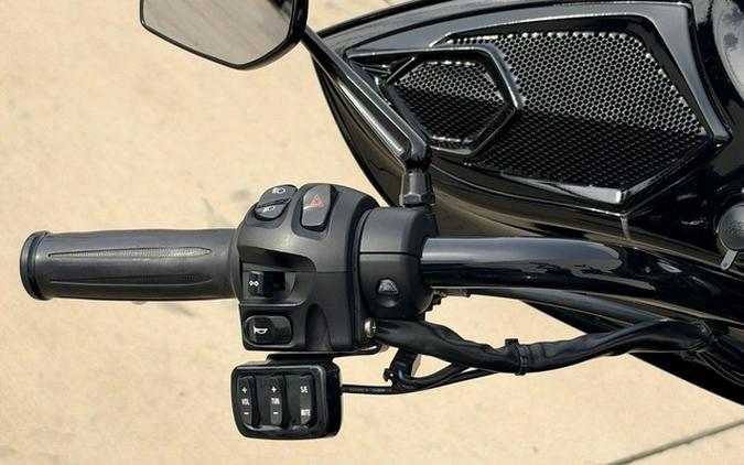 2017 Victory Motorcycles Magnum Gloss Black WGraphics