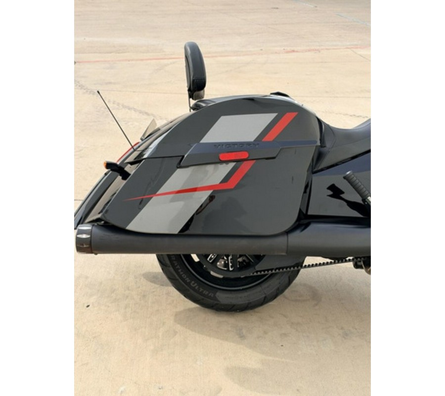 2017 Victory Motorcycles Magnum Gloss Black WGraphics