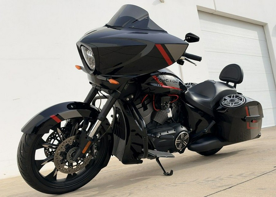 2017 Victory Motorcycles Magnum Gloss Black WGraphics