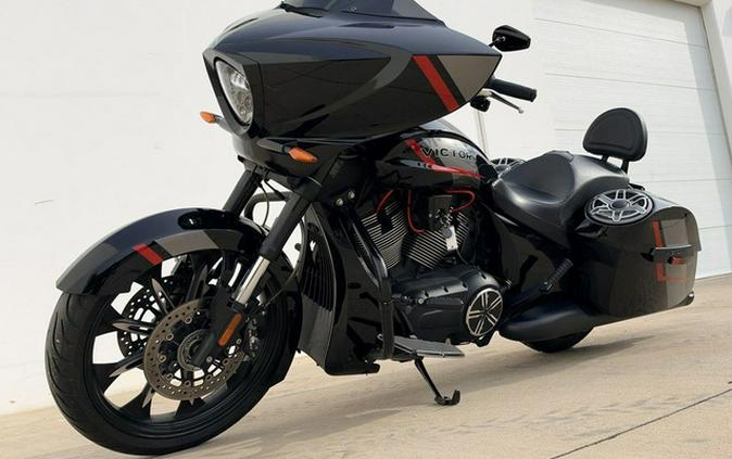 2017 Victory Motorcycles Magnum Gloss Black WGraphics