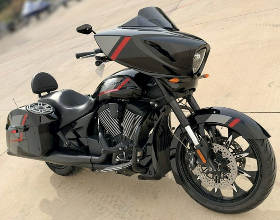2017 Victory Motorcycles Magnum Gloss Black WGraphics