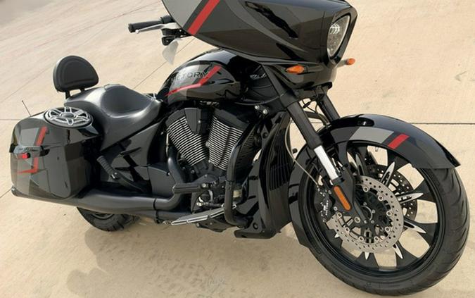 2017 Victory Motorcycles Magnum Gloss Black WGraphics