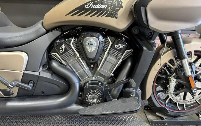 2020 Indian Motorcycle® Challenger Dark Horse Sandstone Smoke