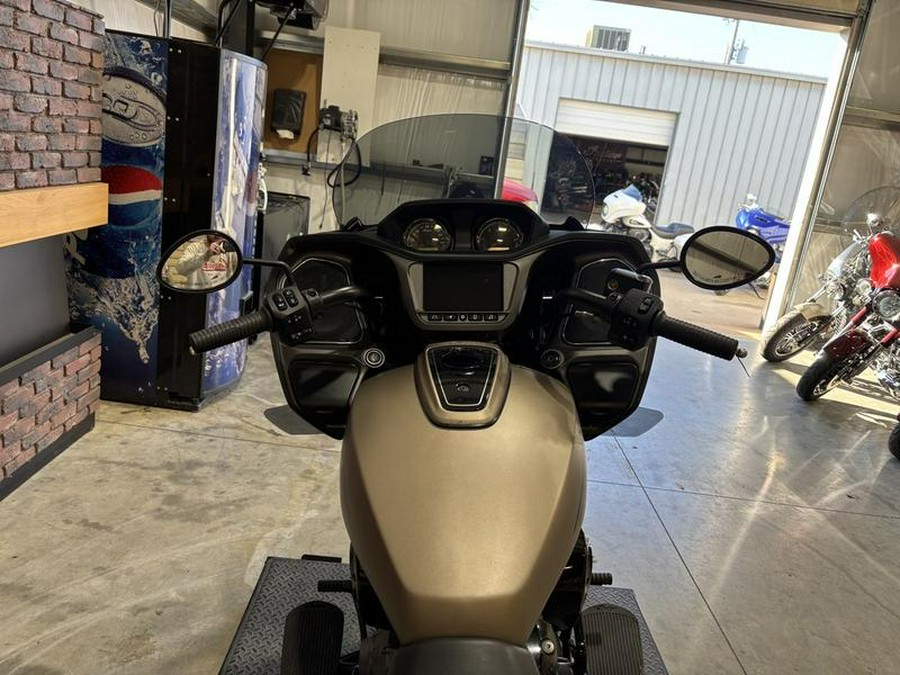 2020 Indian Motorcycle® Challenger Dark Horse Sandstone Smoke