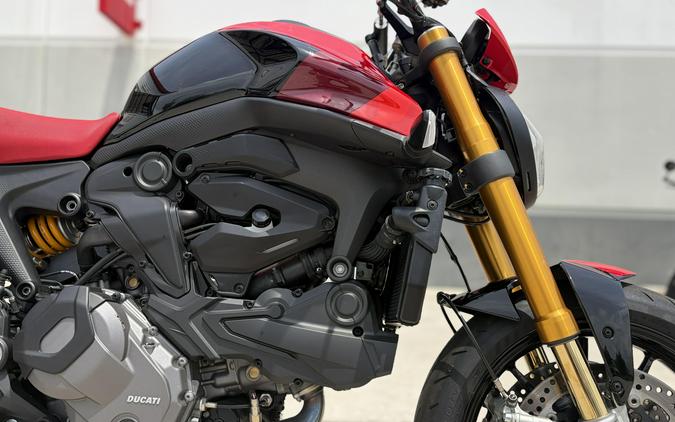 2024 Ducati MONSTER PLUS