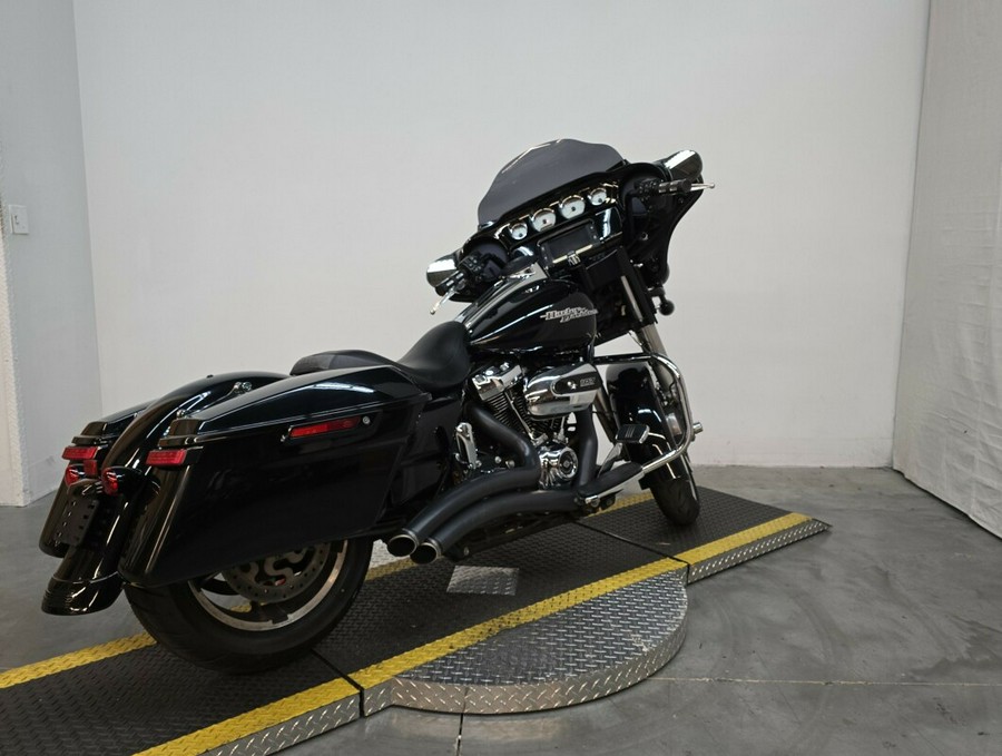 FLHXS 2017 Street Glide Special