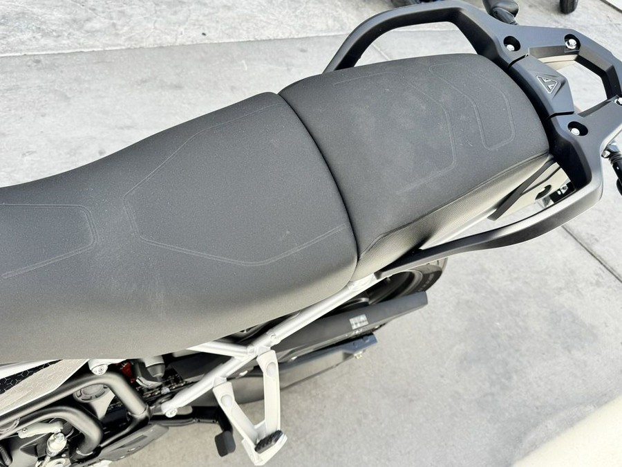 2025 Triumph Tiger 900 GT Pro Snowdonia White / Sapphire Black