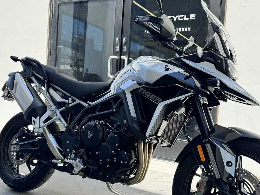 2025 Triumph Tiger 900 GT Pro Snowdonia White / Sapphire Black