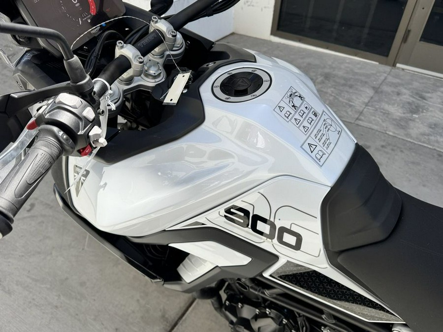 2025 Triumph Tiger 900 GT Pro Snowdonia White / Sapphire Black