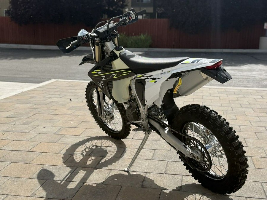 2026 Triumph TF 450-E Jet Black/Pure White