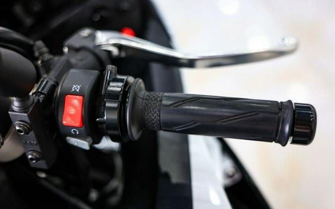 2012 Yamaha YZF-R6 (Raven)