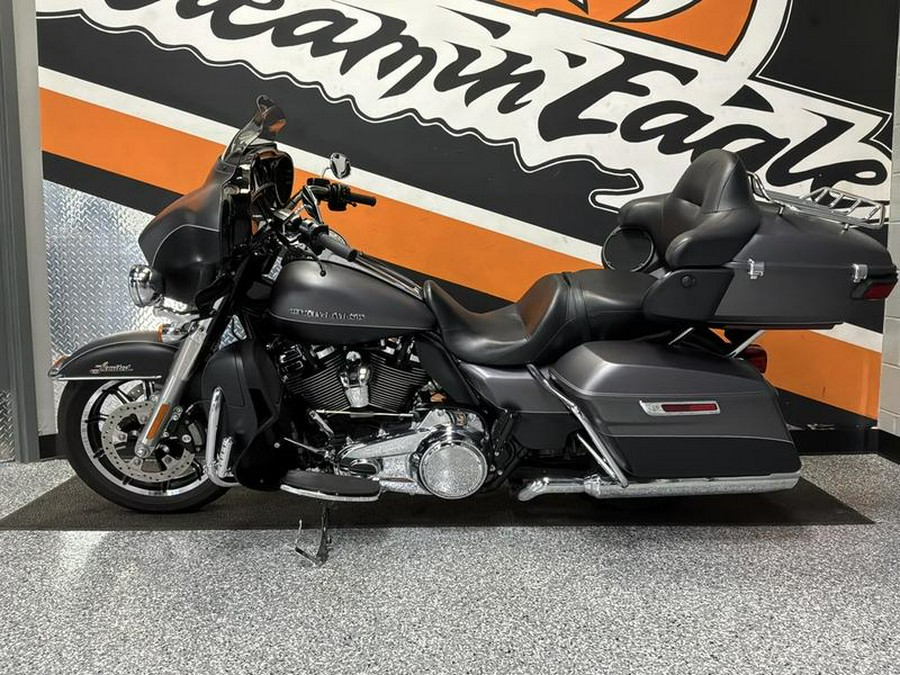 2017 Harley-Davidson® FLHTKL - Ultra Limited Low