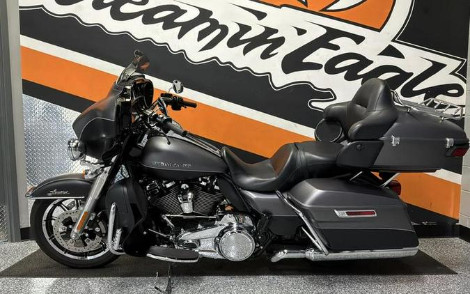 2017 Harley-Davidson® FLHTKL - Ultra Limited Low