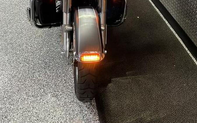 2017 Harley-Davidson® FLHTKL - Ultra Limited Low