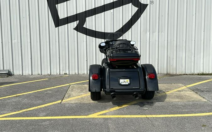 2025 Harley-Davidson® Tri Glide® Ultra Vivid Black