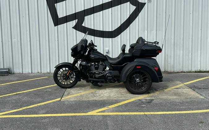 2025 Harley-Davidson® Tri Glide® Ultra Vivid Black