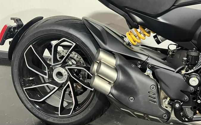 2026 Ducati Diavel V4 Black Roadster