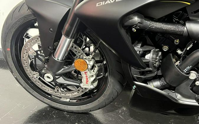 2026 Ducati Diavel V4 Black Roadster