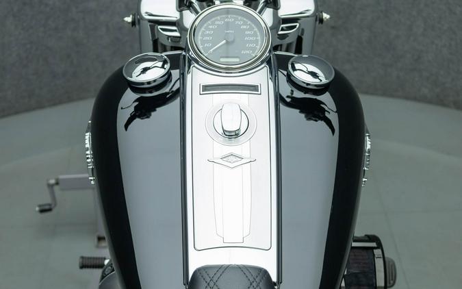 2019 HARLEY DAVIDSON FLHR ROAD KING