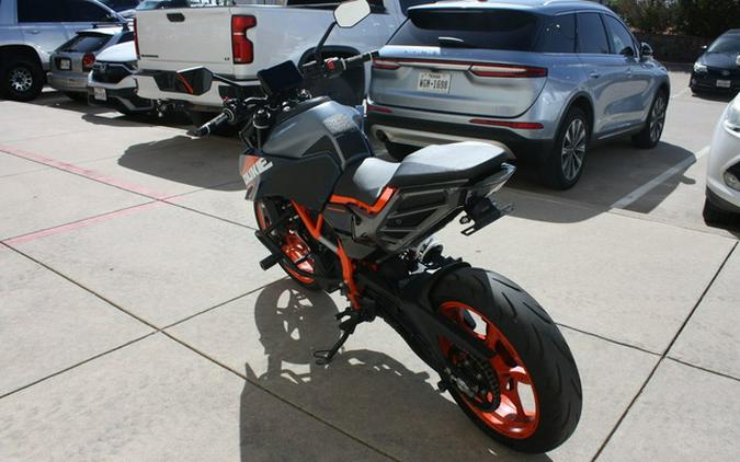 2025 KTM Duke 390