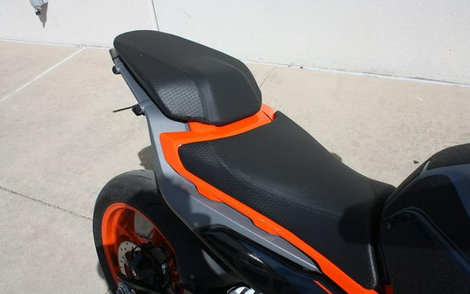 2025 KTM Duke 390