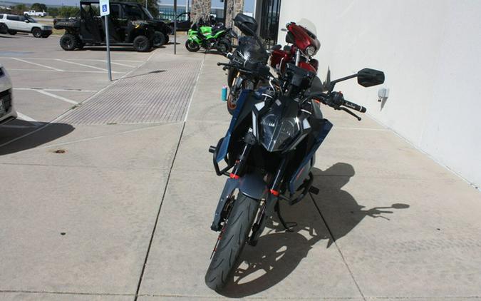 2025 KTM Duke 390