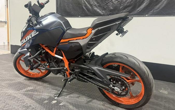2025 KTM Duke 390