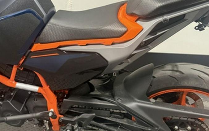 2025 KTM Duke 390