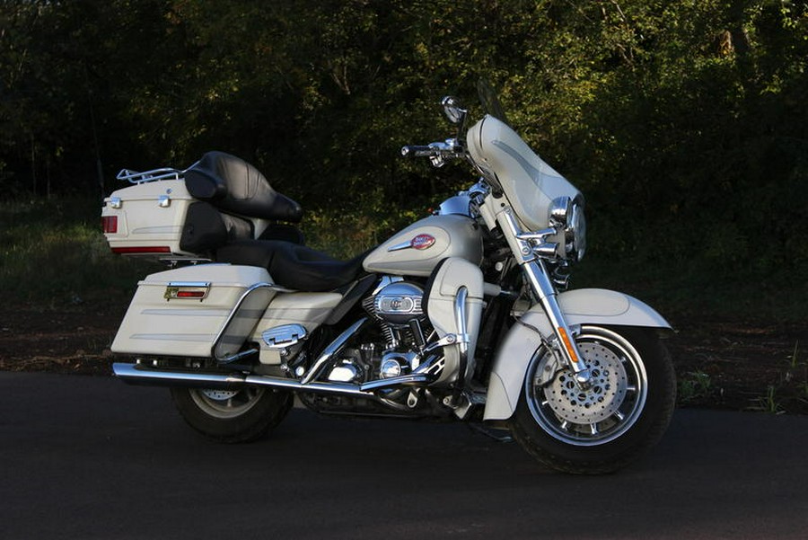 2008 Harley-Davidson® FLHTCUSE3 - CVO™ Ultra Classic® Screamin' Eagle® Electra Glide®