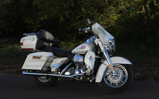 2008 Harley-Davidson® FLHTCUSE3 - CVO™ Ultra Classic® Screamin' Eagle® Electra Glide®