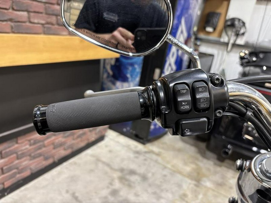 2012 Harley-Davidson® FLD - Dyna® Switchback™