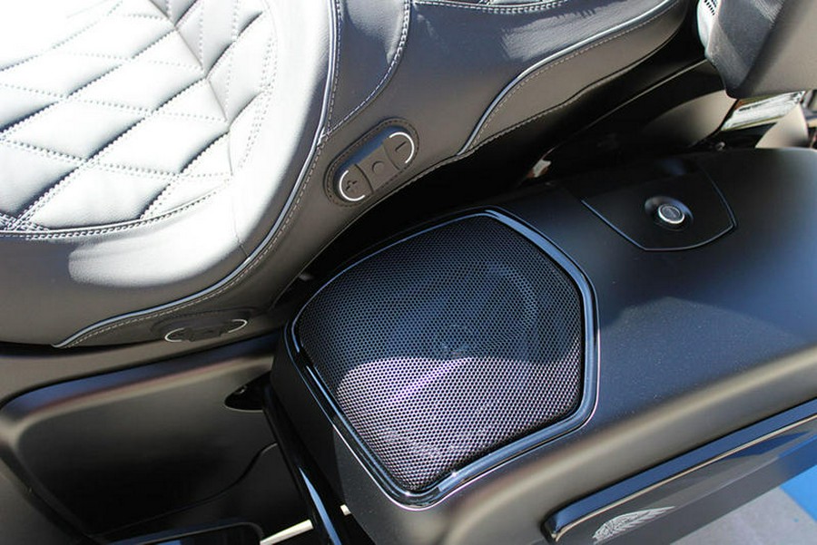 2025 Indian Motorcycle® Roadmaster® PowerPlus Dark Horse® 112 w/PowerBand Black Smoke