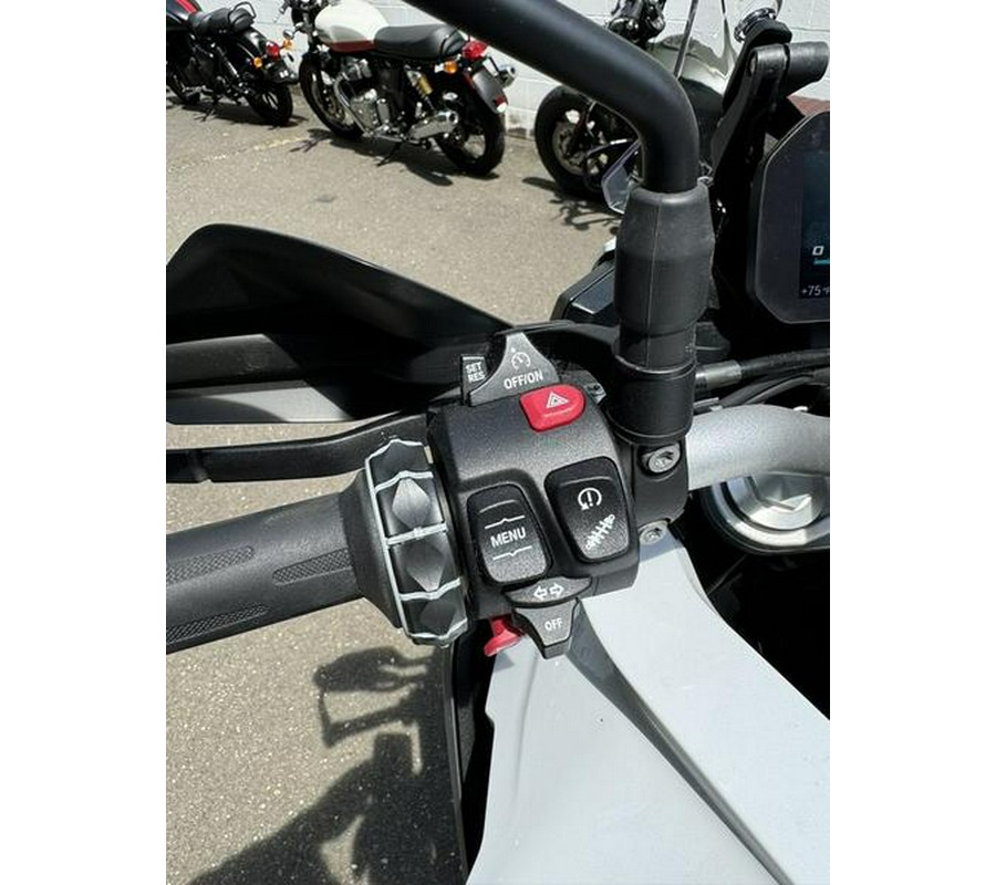 2021 BMW F 900 XR Light White