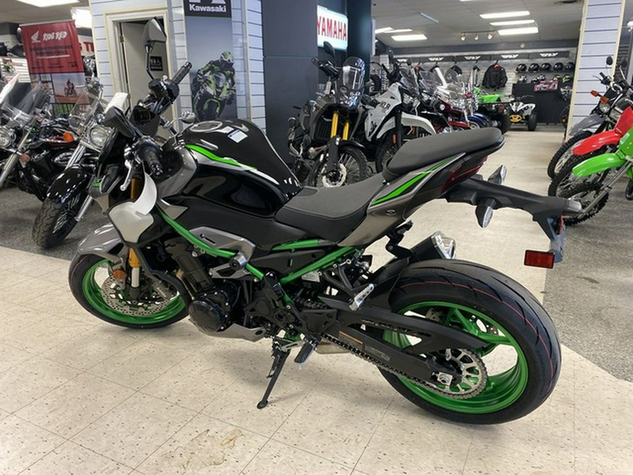 2025 Kawasaki Z900 SE ABS