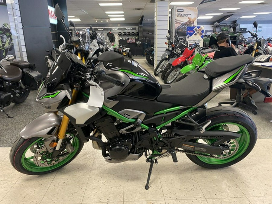 2025 Kawasaki Z900 SE ABS