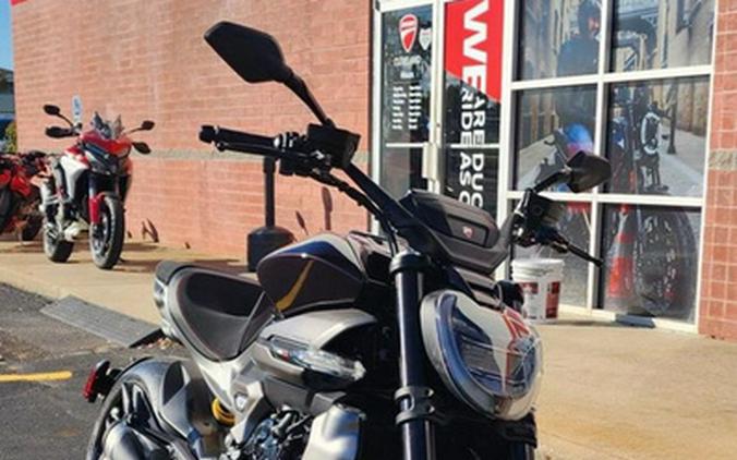 2026 Ducati XDiavel V4 Black Lava