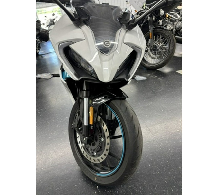 2022 CFMOTO 300 SS