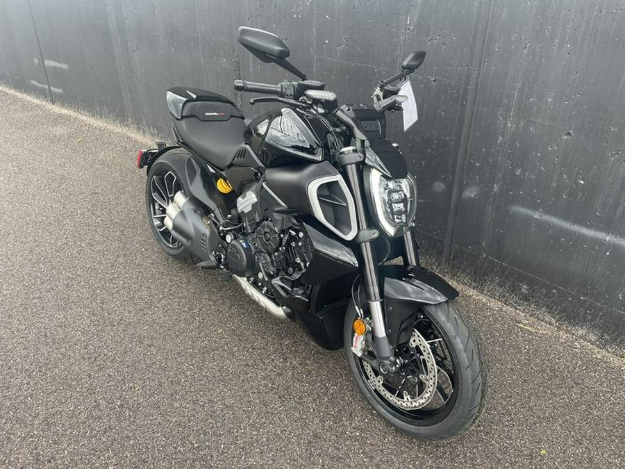 2023 Ducati Diavel V4 Thrilling Black