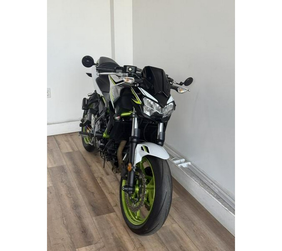 2021 Kawasaki Z650 ABS Pearl Blizzard White/Metallic Spark Black