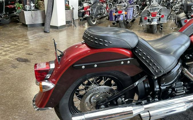 2019 Harley-Davidson Softail FLHC - Heritage Classic