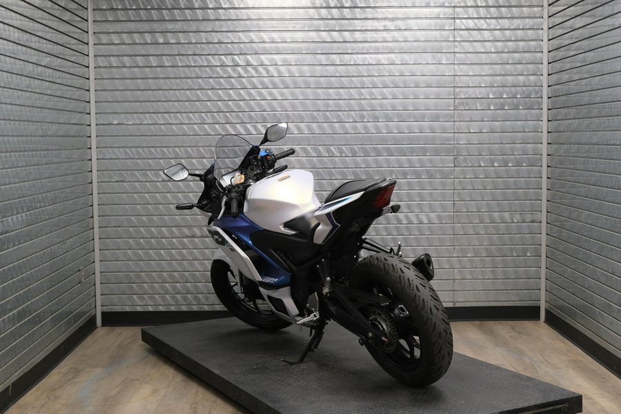 2025 YAMAHA YZF-R3