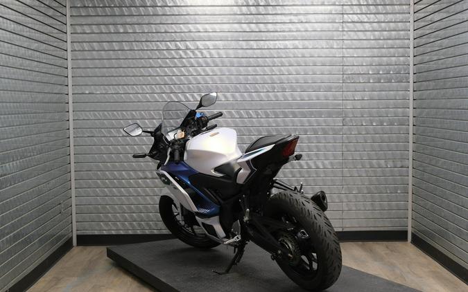 2025 YAMAHA YZF-R3