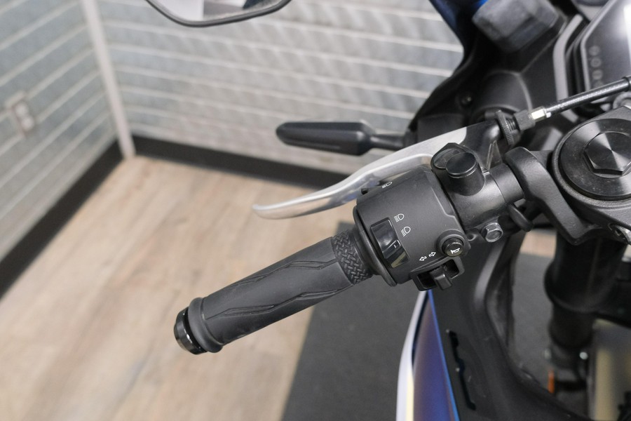 2025 YAMAHA YZF-R3