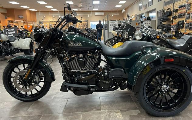 2024 Harley-Davidson Freewheeler Alpine Green / Vivid Black