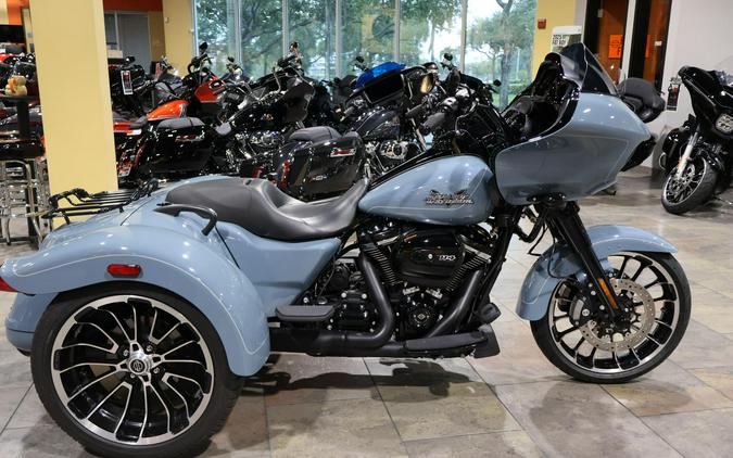 2024 Harley-Davidson Road Glide 3 Sharkskin Blue - Black Finish